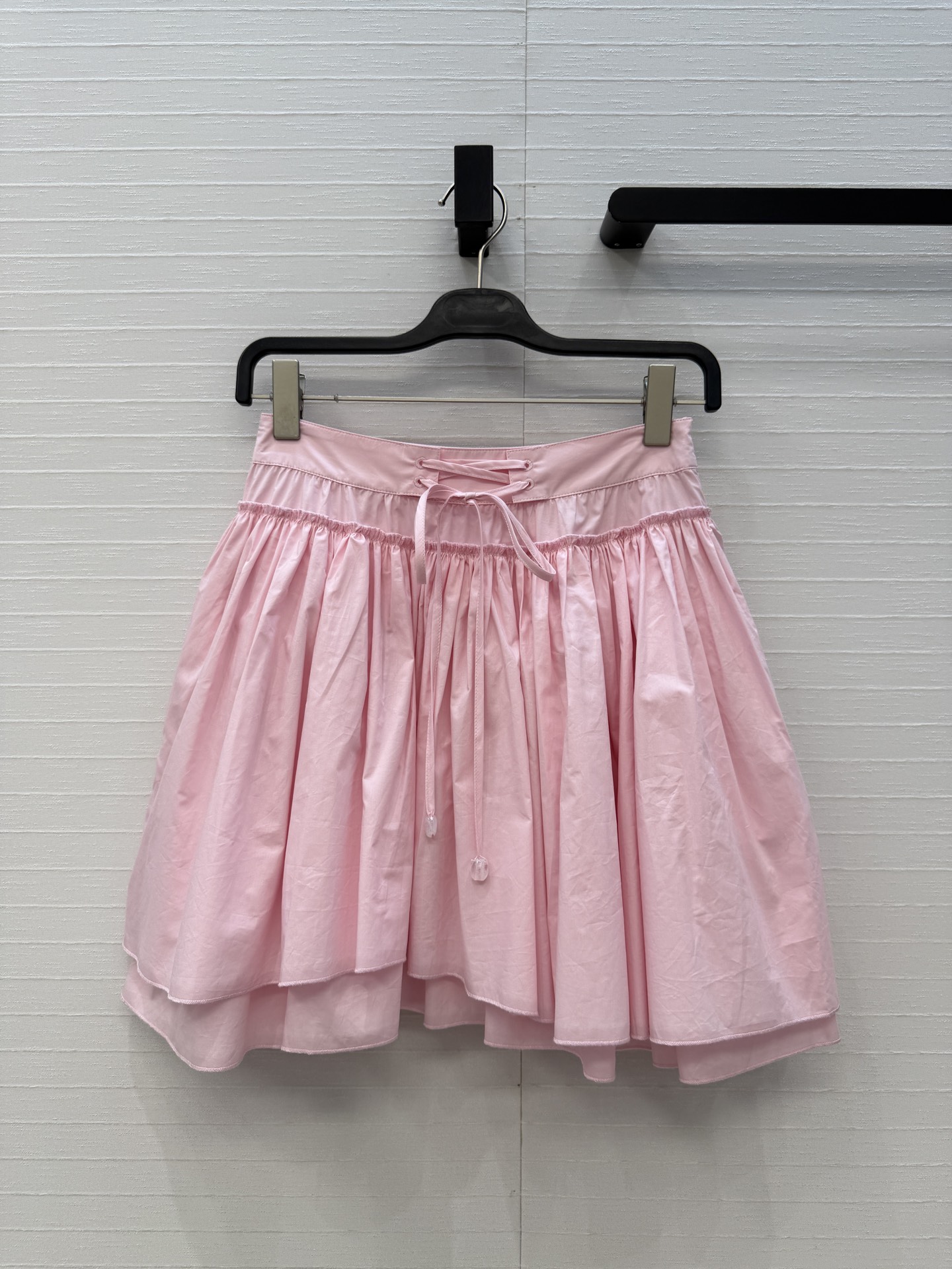 NO:821843,Highly recommend Lw*’s new product Paula’s Ibiza series fluffy cake skirt, with lace-up design, curved cut and layered fluffy skirt, smart and elegant, age-reducing girl style, easy to control for daily life and vacation dates ~ Cotton poplin fabric, see for yourself on workmanship quality, three colors and three sizes, S size. Waist 68, skirt length 45., Loewe-clothing, loewe, skirts,19860909强烈推荐Lw*新品Paula’s Ibiza系列蓬蓬蛋糕半裙,系带设计弧度剪裁分层蓬蓬裙摆,灵动飘逸,减龄少女风,日常、度假约会都能轻松驾驭～棉府绸面料,做工品质自己看,三色三码,S码.腰围68,裙长45.,罗意威-服装,loewe,skirts,,Women's clothing