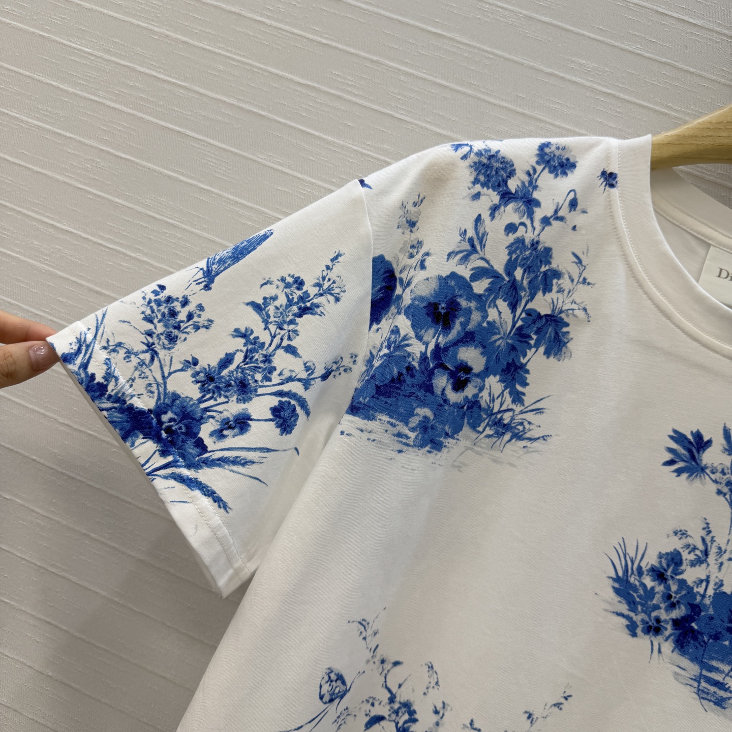 原单品质❤️MissD春夏新品系列，花园世界蓝色花鸟印花短袖T恤。进口纯棉面料质感超赞！法式甜美风满满，