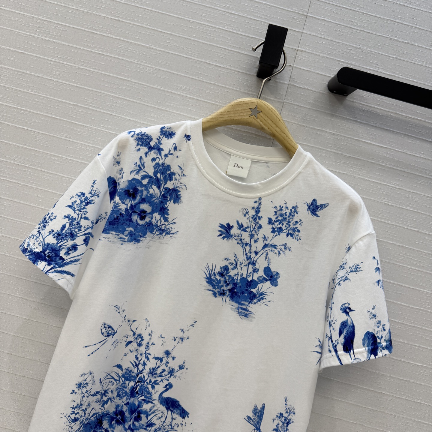 原单品质❤️MissD春夏新品系列，花园世界蓝色花鸟印花短袖T恤。进口纯棉面料质感超赞！法式甜美风满满，