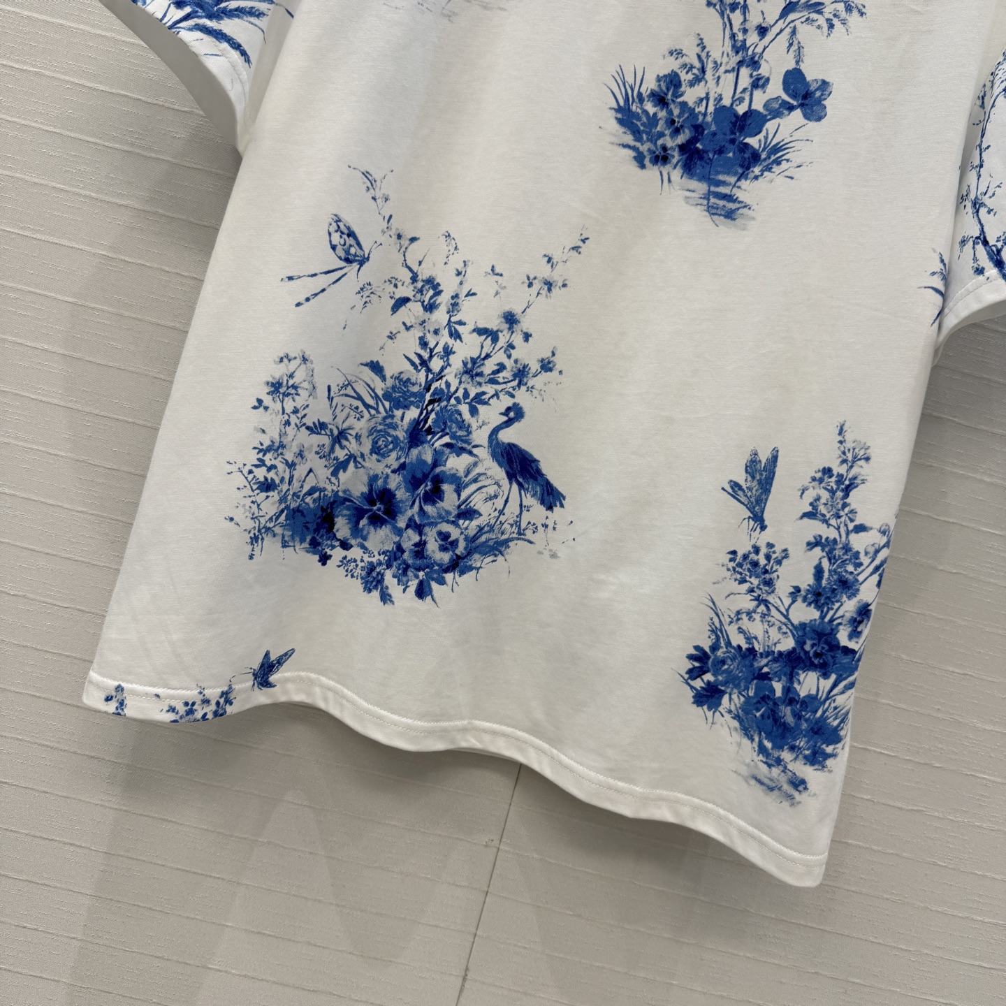 原单品质❤️MissD春夏新品系列，花园世界蓝色花鸟印花短袖T恤。进口纯棉面料质感超赞！法式甜美风满满，