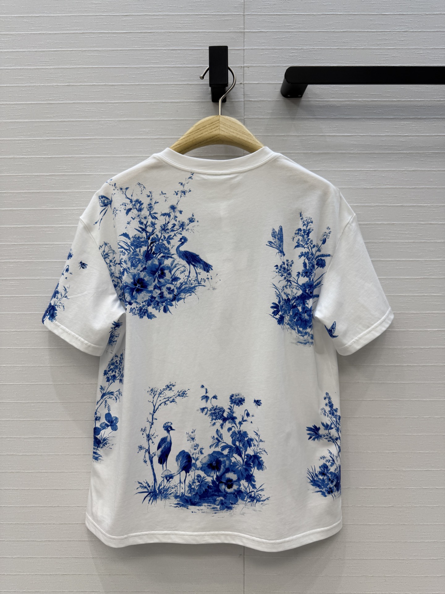 原单品质❤️MissD春夏新品系列，花园世界蓝色花鸟印花短袖T恤。进口纯棉面料质感超赞！法式甜美风满满，