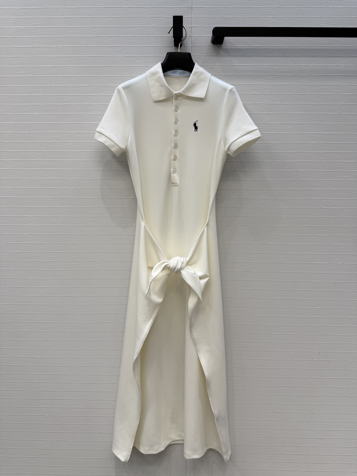 NO:823956,Highly recommend RL Raf*26’s new tied Polo dress, classic Polo collar + pony logo embroidery, highly recognizable!  The waist is twisted, and the wrap-style design modifies the body proportions, which is elegant and casual. Made of piqué mesh cotton. It covers the flesh and makes you look taller. It has a sporty girl's commuting style and a Korean lady atmosphere. Two colors and three sizes. S size, shoulder width 36, bust 84, skirt length 120..., women's clothing, skirts,19860909强烈推荐RL拉夫*26新品系结Polo连衣裙,经典Polo领+小马标刺绣,辨识度超高！腰间扭结处理,围裹式设计修饰身材比例,优雅又随性.珠地网眼棉材质.遮肉显高,运动少女通勤风,韩系大小姐氛围感拿捏住啦,两色三码.S码,肩宽36,胸围84,裙长120..,女装,skirts,,Women's clothing