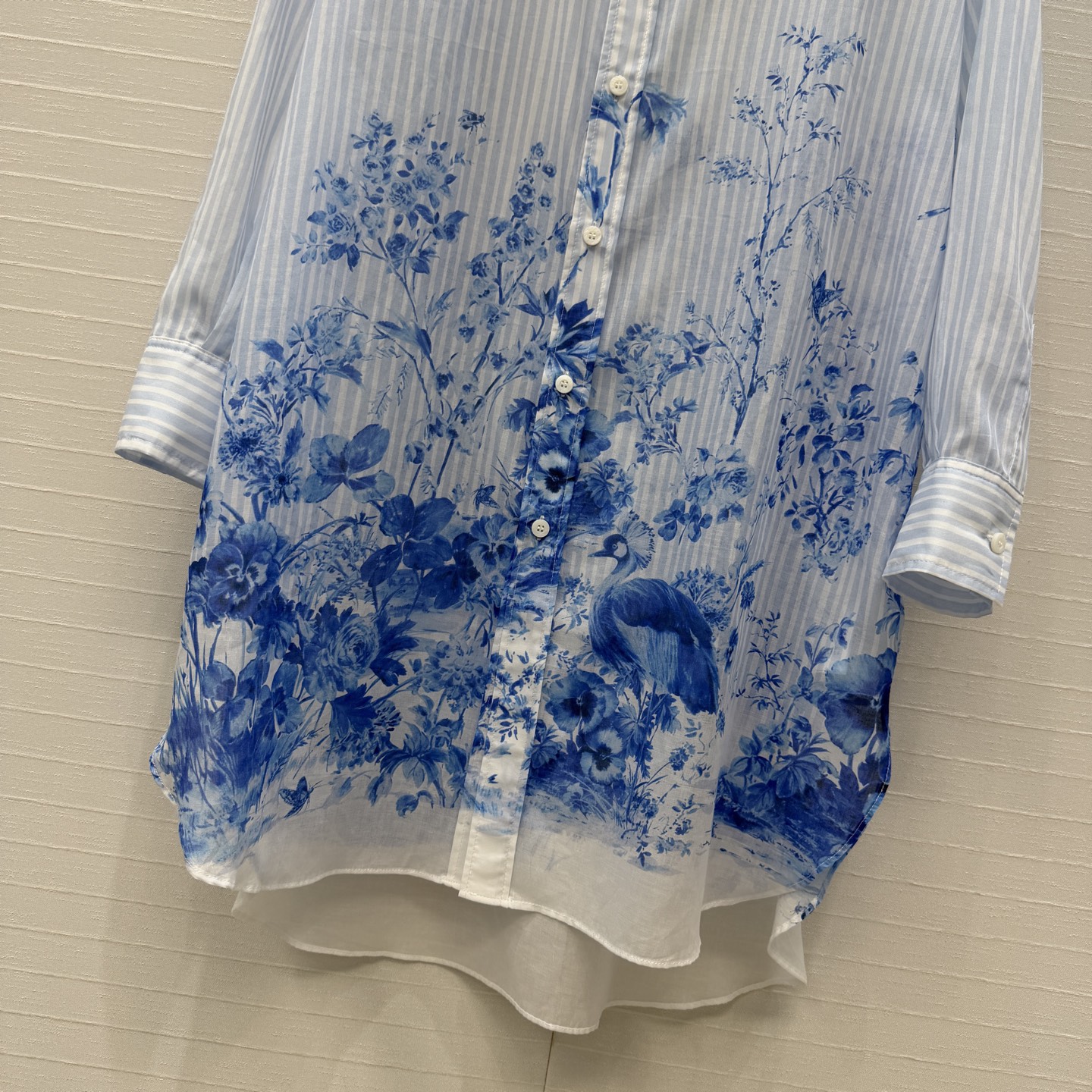 高端品质❤️Dio*26早春新品iviera系列 蓝色花卉条纹长款衬衫！重新诠释 Dior 经典图案。定