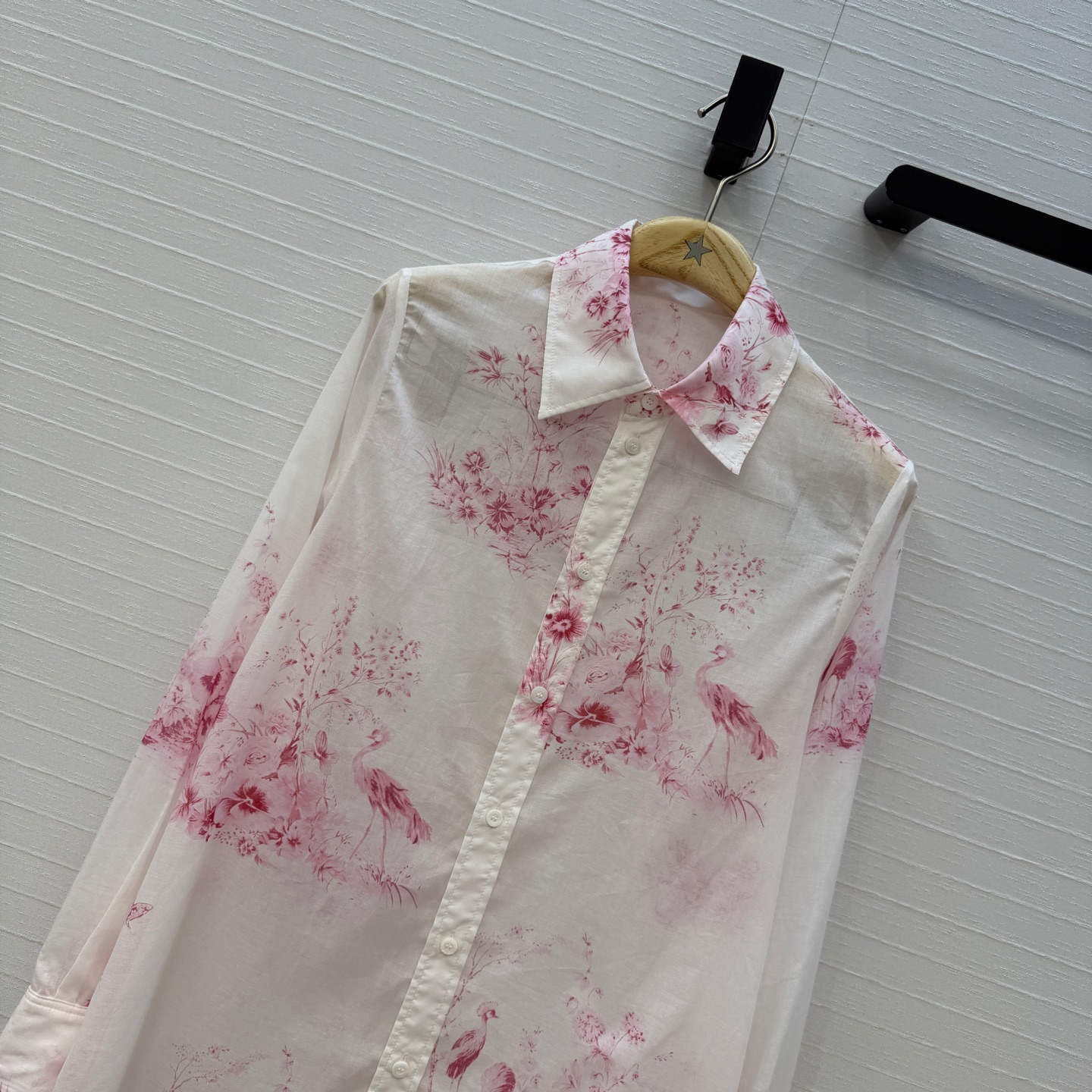 高端品质❤️Dio*26早春新品iviera系列 白粉色花卉长款衬衫！重新诠释 Dior 经典图案。定制