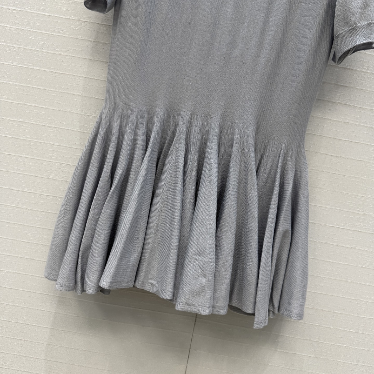 独家首发❤️Alai*新品束腰荷叶边羊毛针织衫，修身剪裁上身巨显瘦！流畅百褶裙摆垂坠灵动，温柔优雅气质。