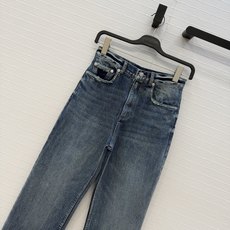 独家首发❤️高端品质🍒Alia*新品高智感女神牛仔裤!后面口袋有细节,但整体基础款式,又是一条可以长期主 独家首发❤️高端品质🍒Alia*新品高智感女神牛仔裤!后面口袋有细节,但整体基础款式,又是一条可以长期主