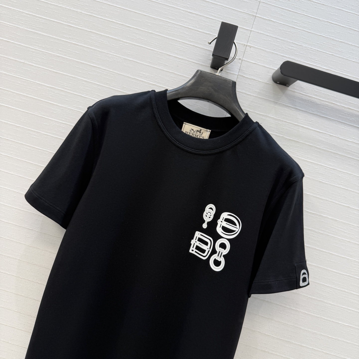 爆单推荐❤️原单品质H经典纯棉T！26早春新品猪鼻子器具⛓️定位印花，100%纯棉面料质感超赞。可甜可盐