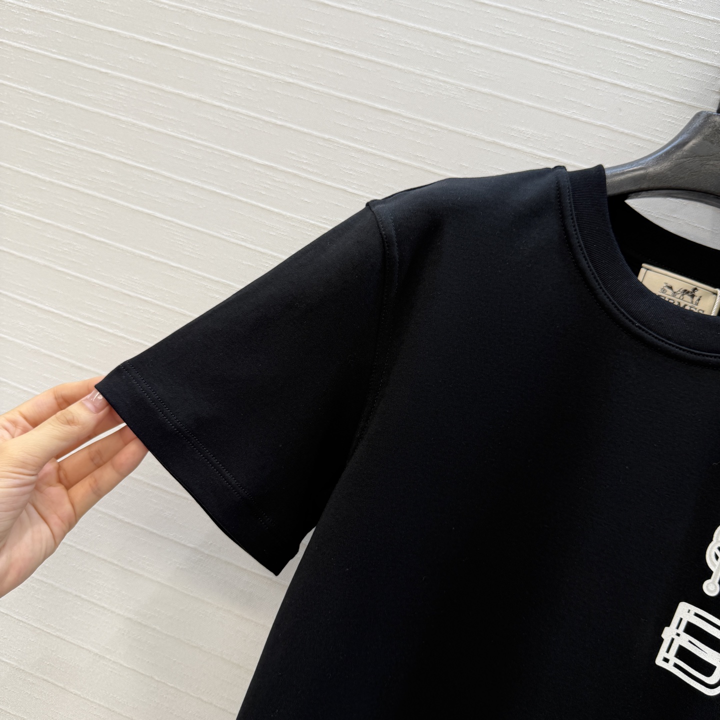 爆单推荐❤️原单品质H经典纯棉T！26早春新品猪鼻子器具⛓️定位印花，100%纯棉面料质感超赞。可甜可盐