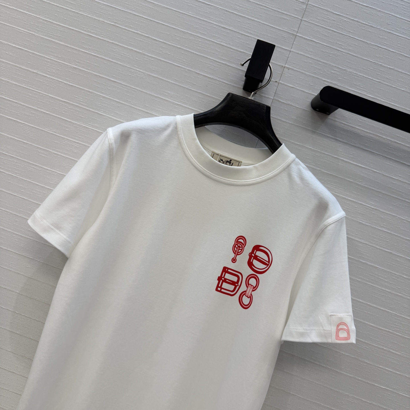 爆单推荐❤️原单品质H经典纯棉T！26早春新品猪鼻子器具⛓️定位印花，100%纯棉面料质感超赞。可甜可盐