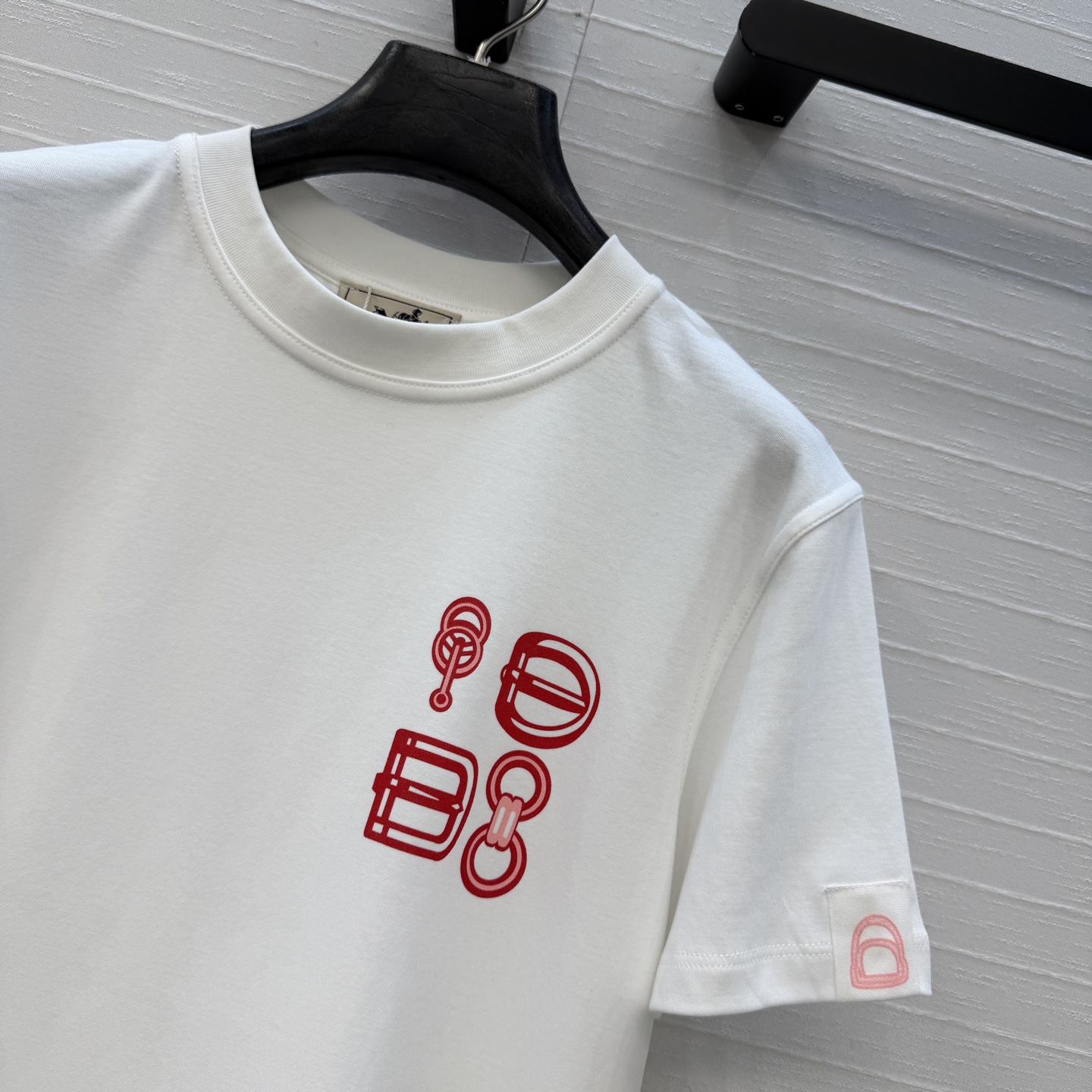 爆单推荐❤️原单品质H经典纯棉T！26早春新品猪鼻子器具⛓️定位印花，100%纯棉面料质感超赞。可甜可盐