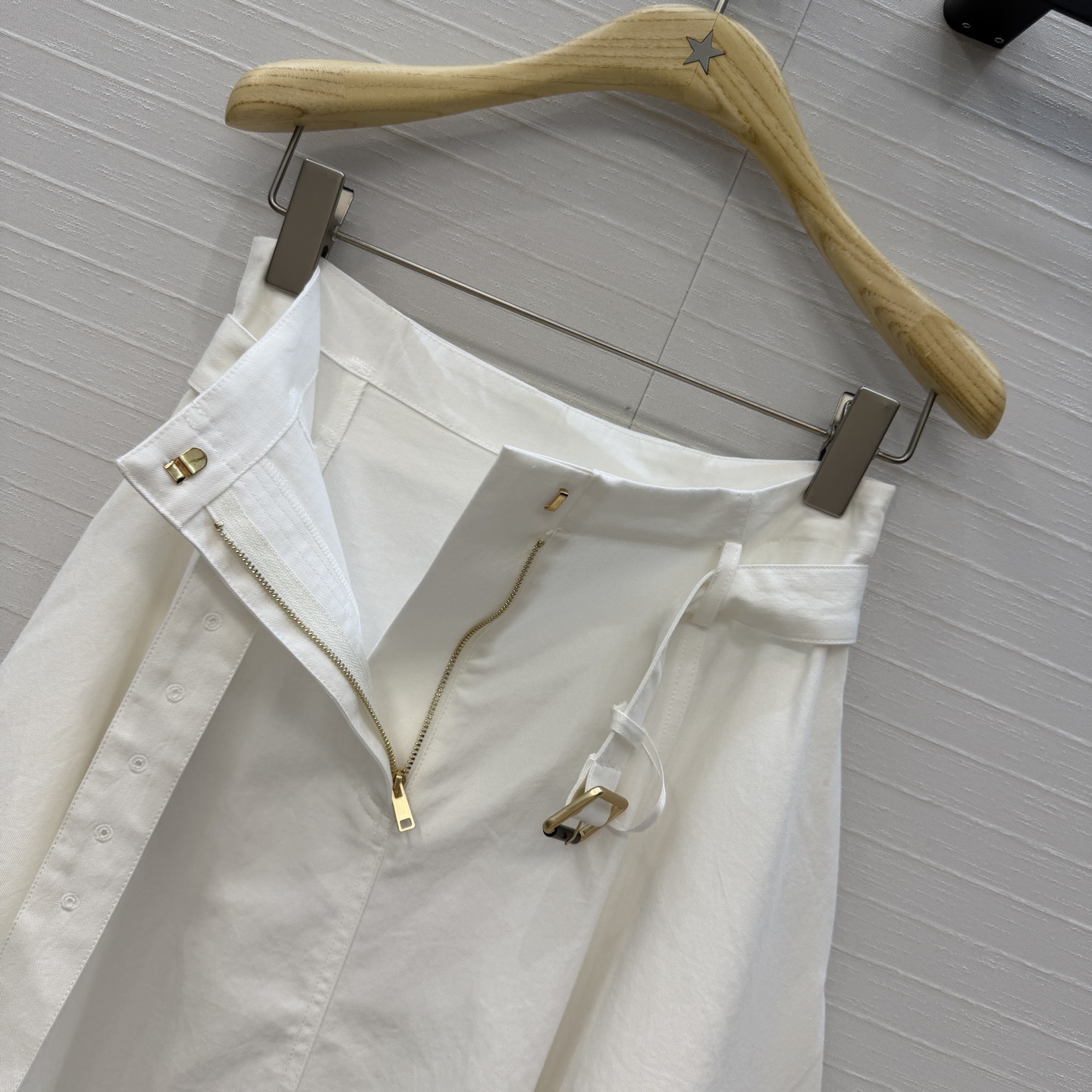 高端品质❤️Di*26春夏新品，系腰带长半裙❤️定制面料质感细腻舒适，法式优雅经典A字伞型设计大裙摆可甜