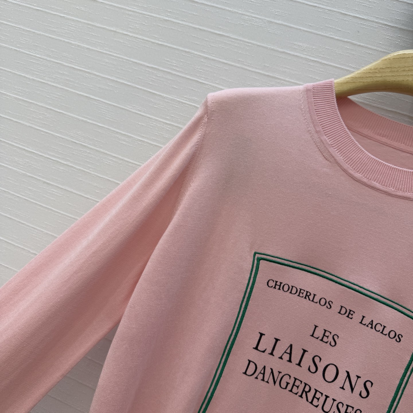 原单品质💋Miss D26s早春新品，花园世界系列刺绣针织衫。进口桑蚕丝天丝混纺纱线质感细腻。细节满分✨