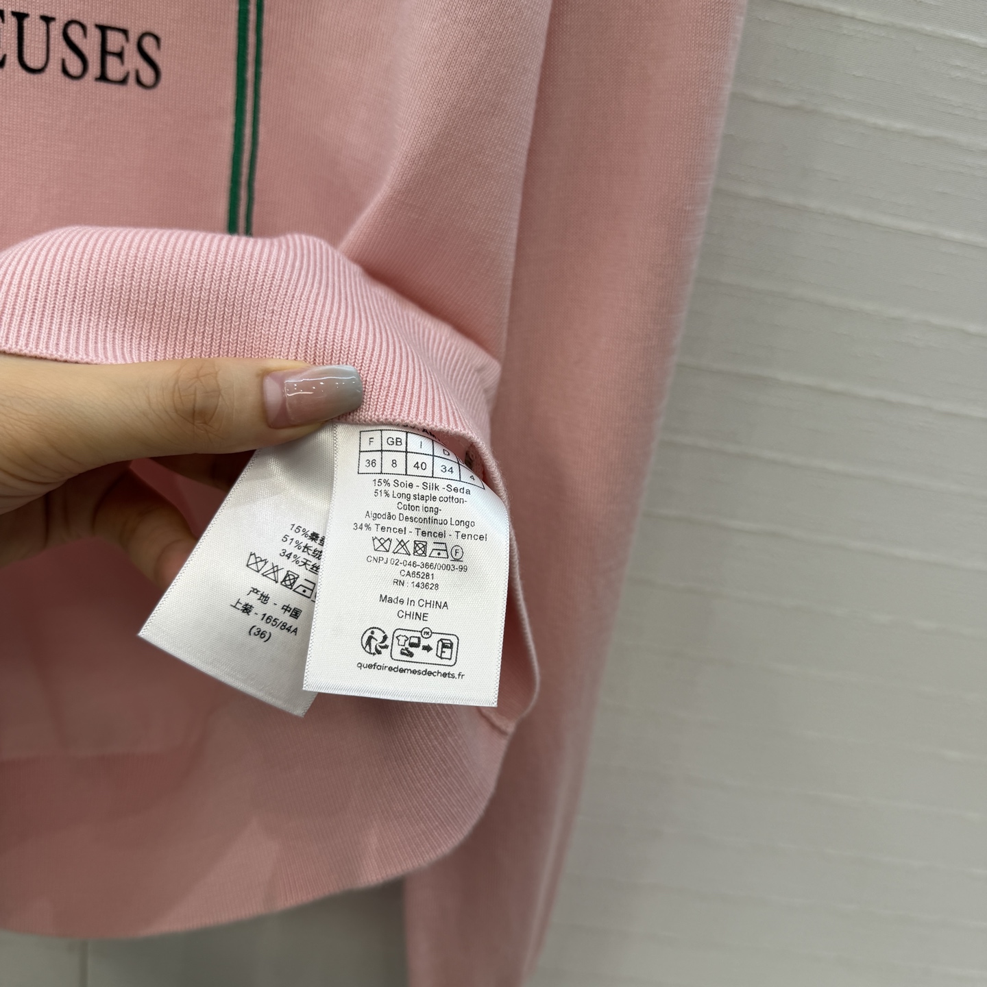 原单品质💋Miss D26s早春新品，花园世界系列刺绣针织衫。进口桑蚕丝天丝混纺纱线质感细腻。细节满分✨