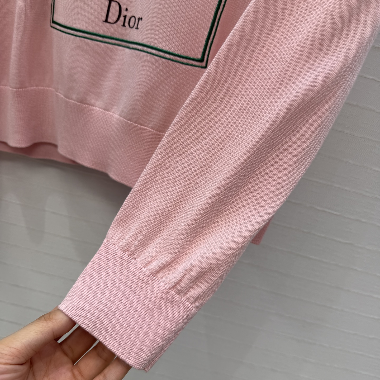 原单品质💋Miss D26s早春新品，花园世界系列刺绣针织衫。进口桑蚕丝天丝混纺纱线质感细腻。细节满分✨