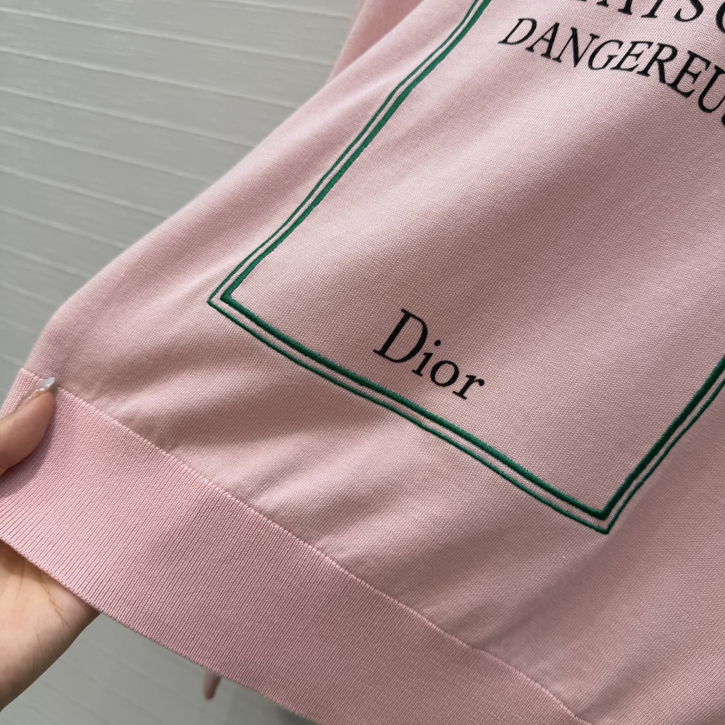 原单品质💋Miss D26s早春新品，花园世界系列刺绣针织衫。进口桑蚕丝天丝混纺纱线质感细腻。细节满分✨