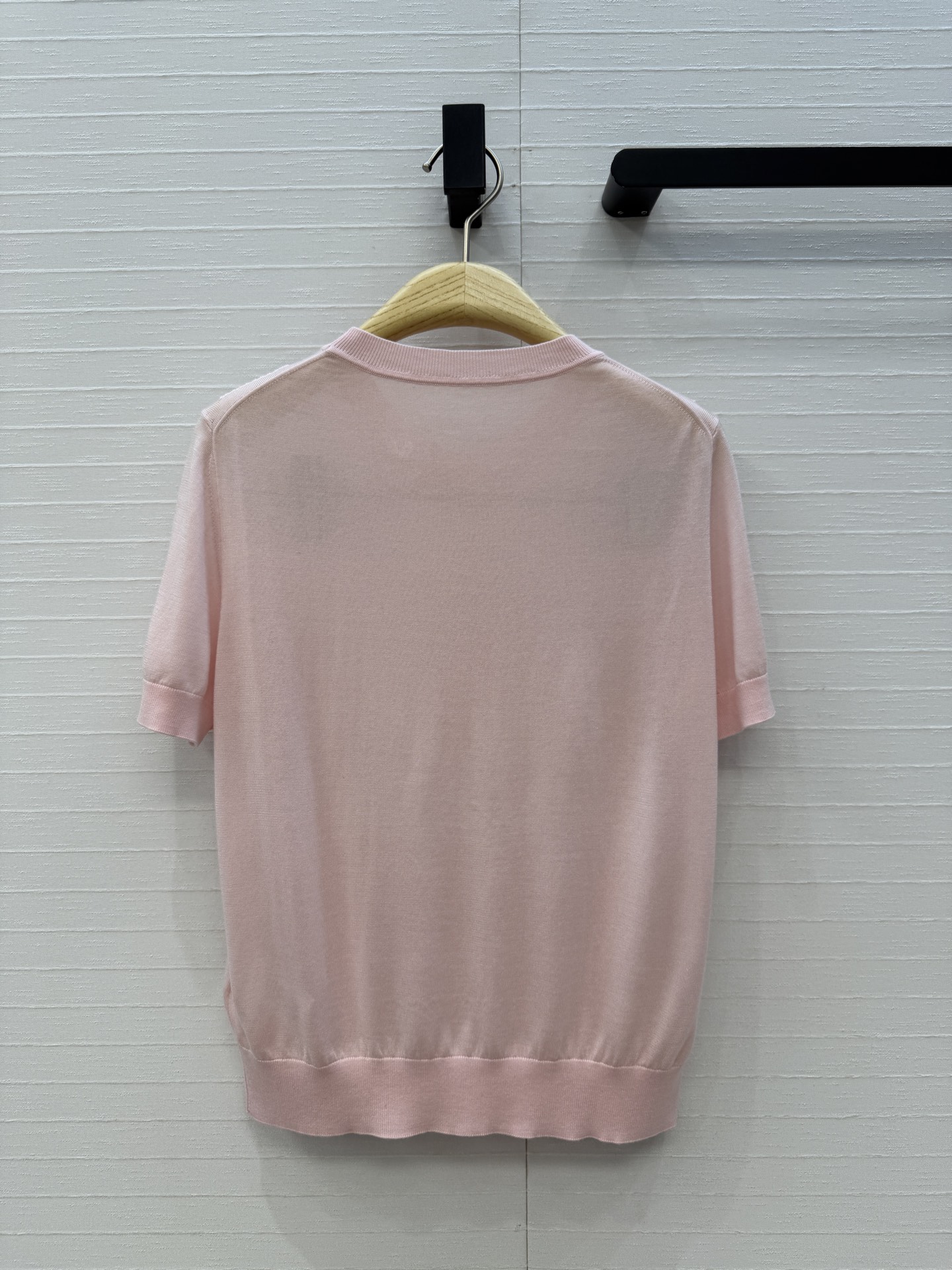 原单品质💋Miss D26s早春新品，花园世界系列系带蝴蝶结领针织短袖蚕丝上衣。进口天丝桑蚕丝纱线质感细