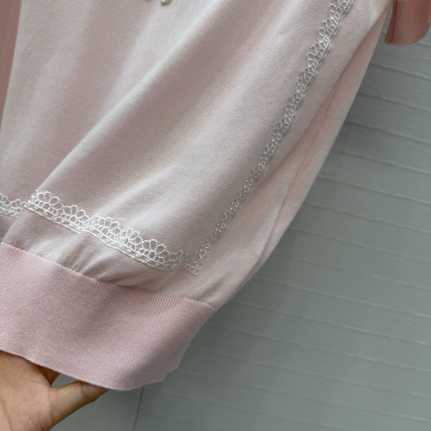 原单品质💋Miss D26s早春新品，花园世界系列系带蝴蝶结领针织短袖蚕丝上衣。进口天丝桑蚕丝纱线质感细