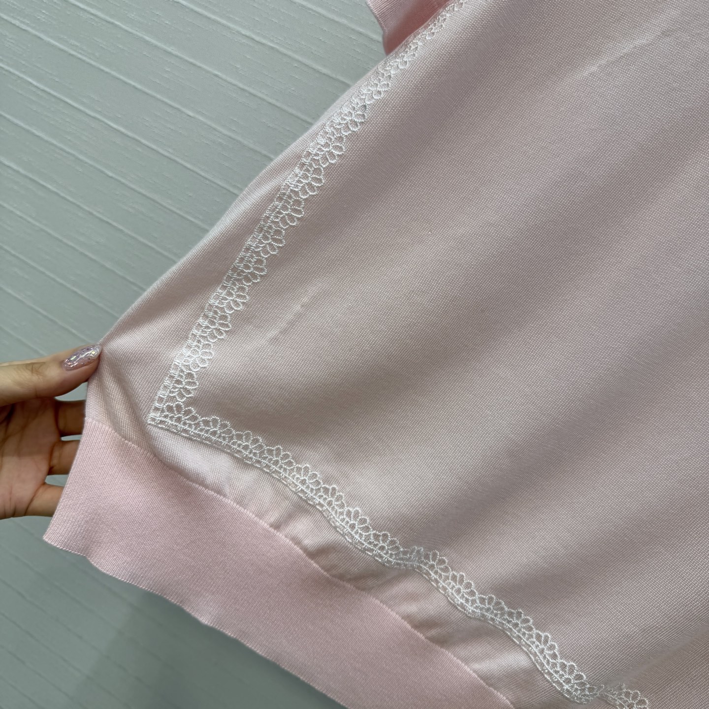 原单品质💋Miss D26s早春新品，花园世界系列系带蝴蝶结领针织短袖蚕丝上衣。进口天丝桑蚕丝纱线质感细