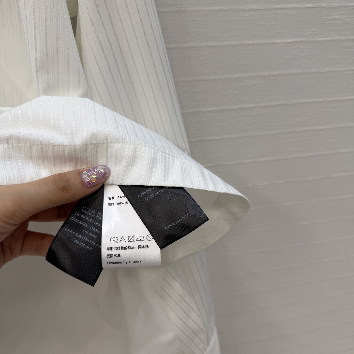 独家首发❤️Alai*26新品 法式连帽v领白衬衫，立体剪裁前短后长宽松版型设计上身显瘦又高挑！休闲随性
