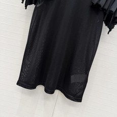 独家首发❤️Alai*26新品黑色褶饰针织上衣,采用粘纤材质亲肤透气,春夏穿超舒服!高领+侧扣设计随心切 独家首发❤️Alai*26新品黑色褶饰针织上衣,采用粘纤材质亲肤透气,春夏穿超舒服!高领+侧扣设计随心切