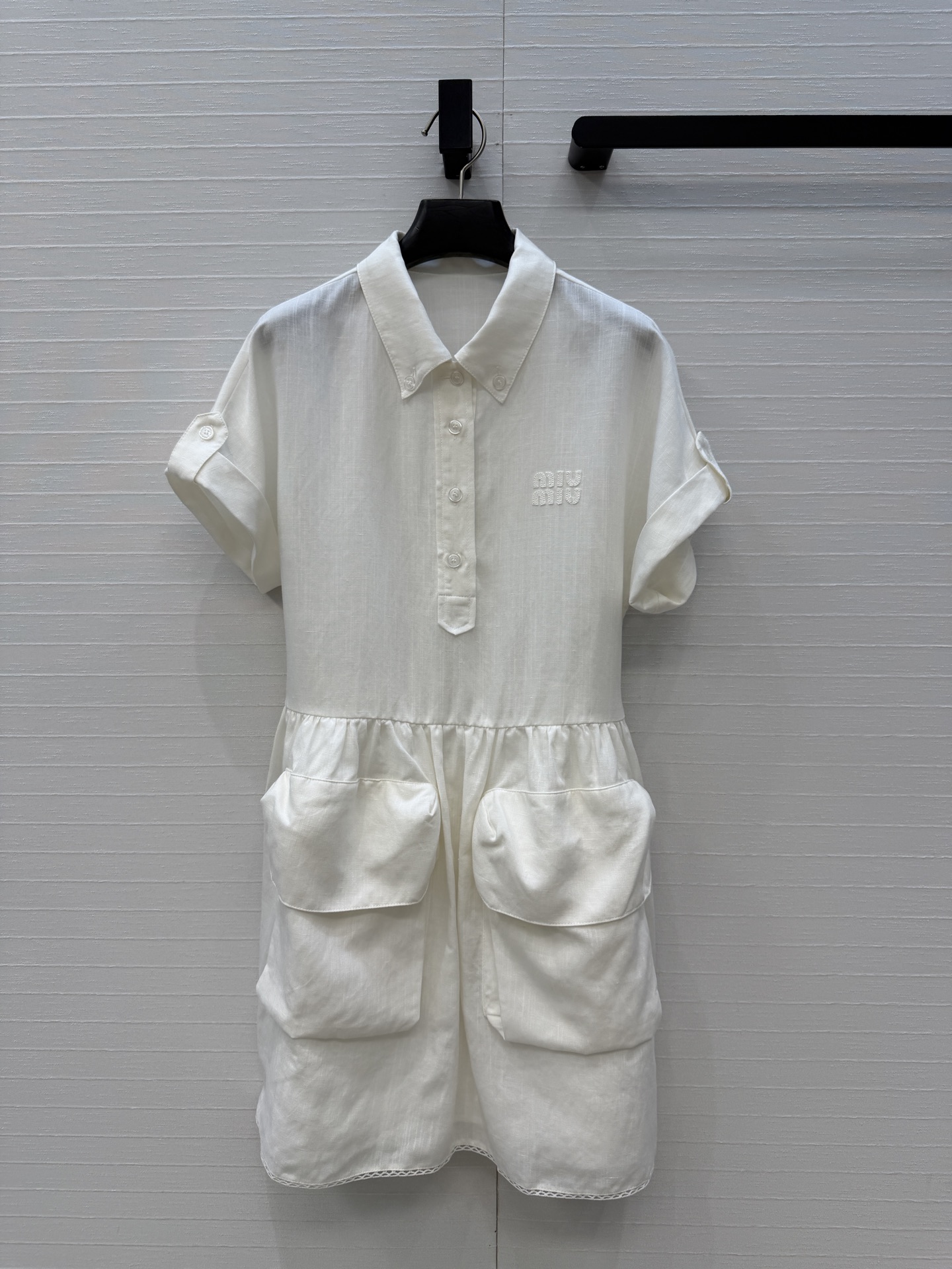 NO:863349,Highly recommended miu style outfit for girls!  26s new product, work pocket shirt dress, fashionable and handsome for age reduction!  Functional workwear pockets are full of design!  It has a sweet and salty temperament, girlish style, the waist is tied with a waist and the puffy skirt is designed to make the upper body look slimmer!  A must-have for Bai Fumei!  Lysol linen blended fabric, two colors and 3 sizes, a big order!  Size S, dropped shoulders, bust 94, waist 84, skirt length 83..., Miumiu-clothing, miumiu, skirts, shirts,19860909强烈推荐miu系少女穿搭！26s新品,工装口袋衬衫连衣裙,减龄时髦又帅气！机能风工装口袋设计感满满！可甜可盐气质少女风,后腰系带收腰蓬蓬裙摆版型上身巨显瘦！白富美必备！来塞尔亚麻混纺面料,两色3码,大单子甩过来！S码,落肩,胸围94,腰围84,裙长83..,缪缪-服装,miumiu,skirts,shirts,,Women's clothing