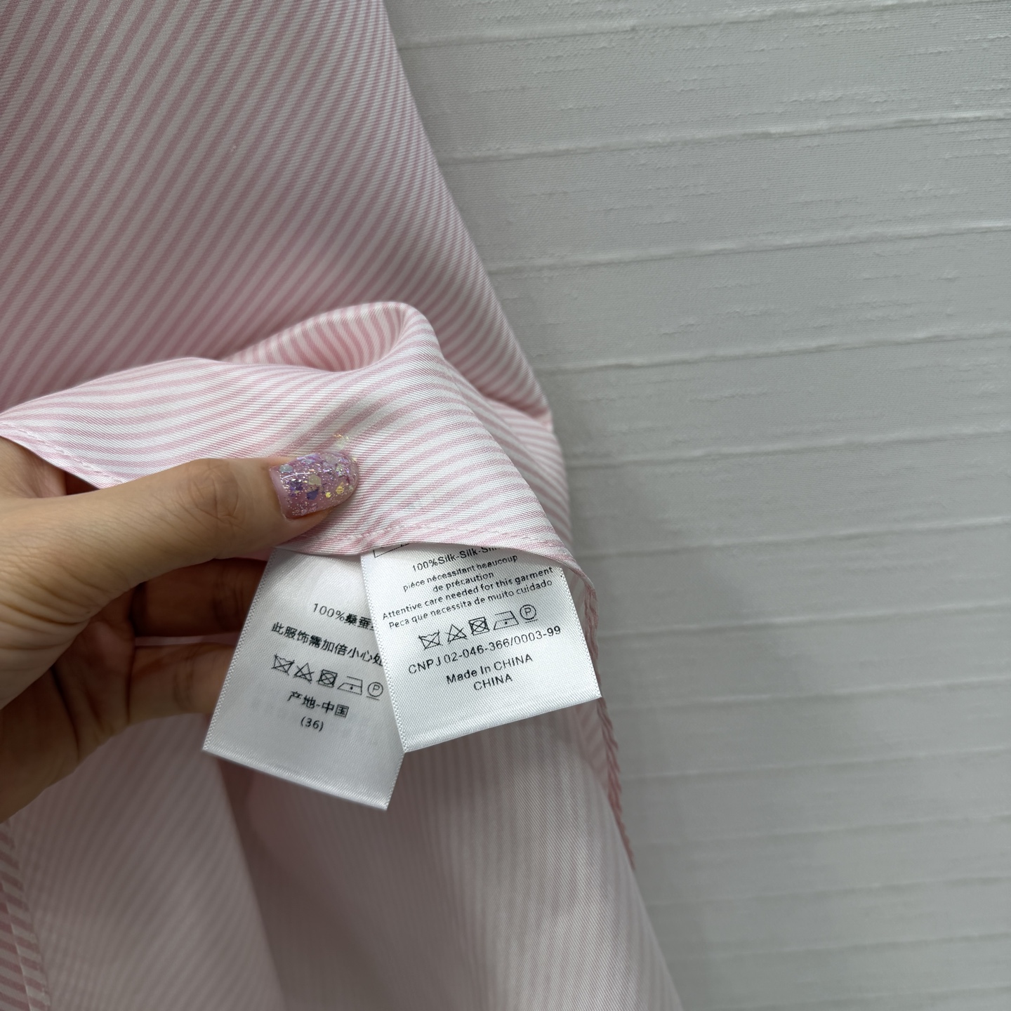 高端品质💕MissD高智感穿搭！ 细条纹真丝连衣裙，100%真丝斜纹绸，拼色衬领 中袖设计收腰大A超长裙