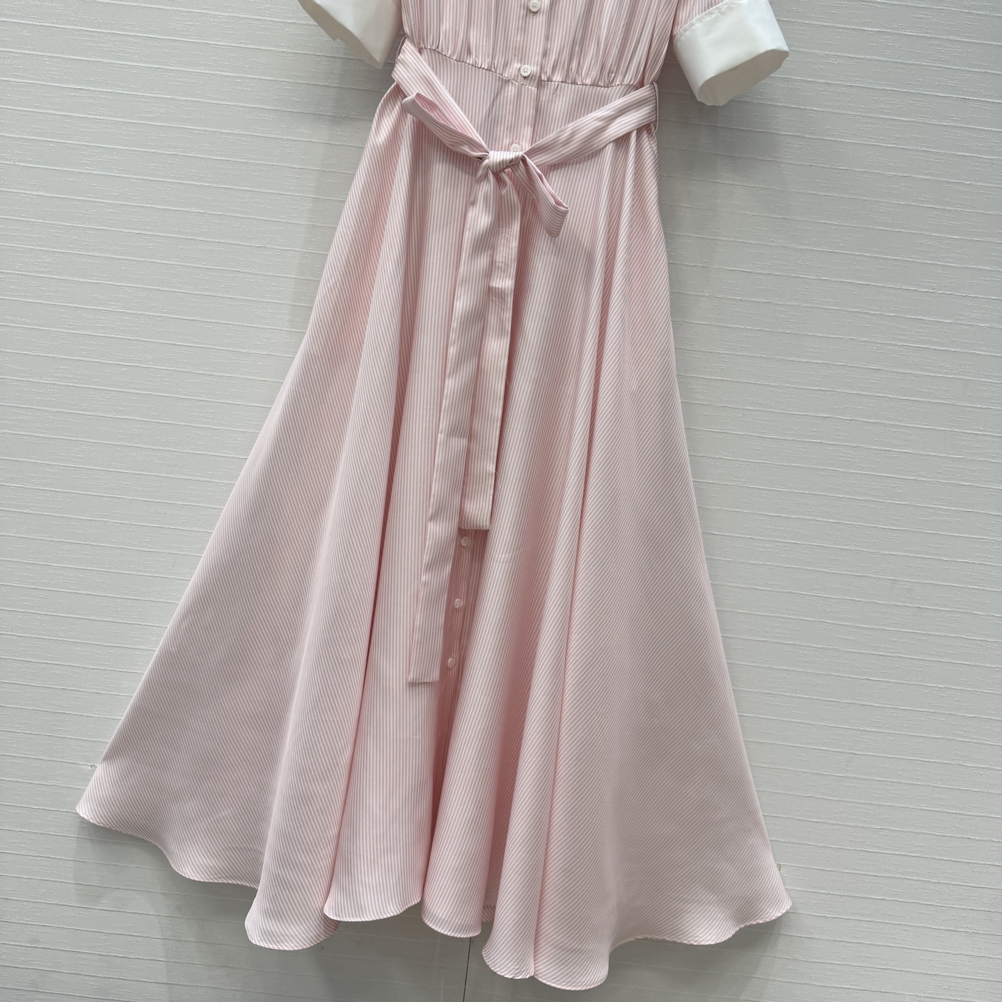 高端品质💕MissD高智感穿搭！ 细条纹真丝连衣裙，100%真丝斜纹绸，拼色衬领 中袖设计收腰大A超长裙