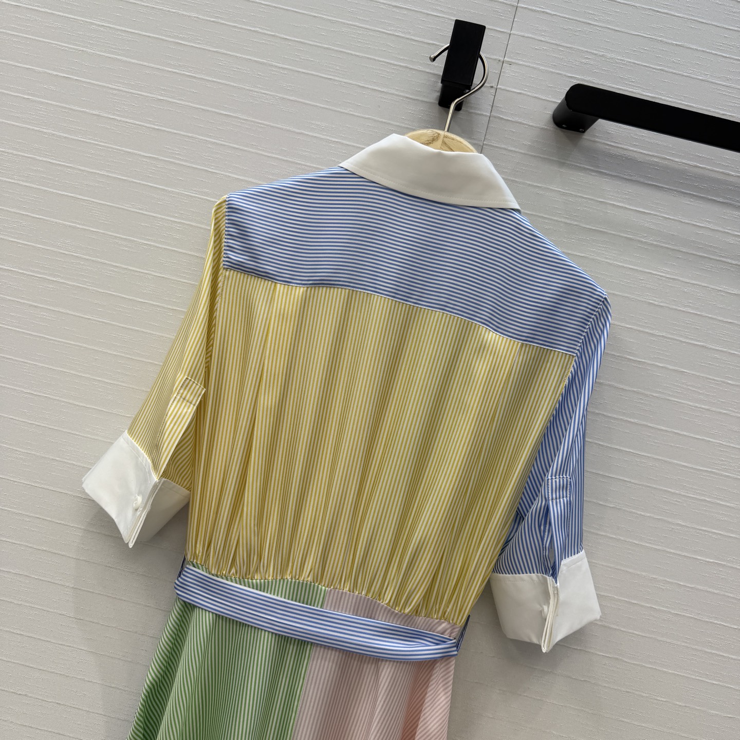 高端品质💕MissD高智感穿搭！ 彩色细条纹真丝连衣裙，100%真丝斜纹绸，拼色衬领 中袖设计收腰大A超