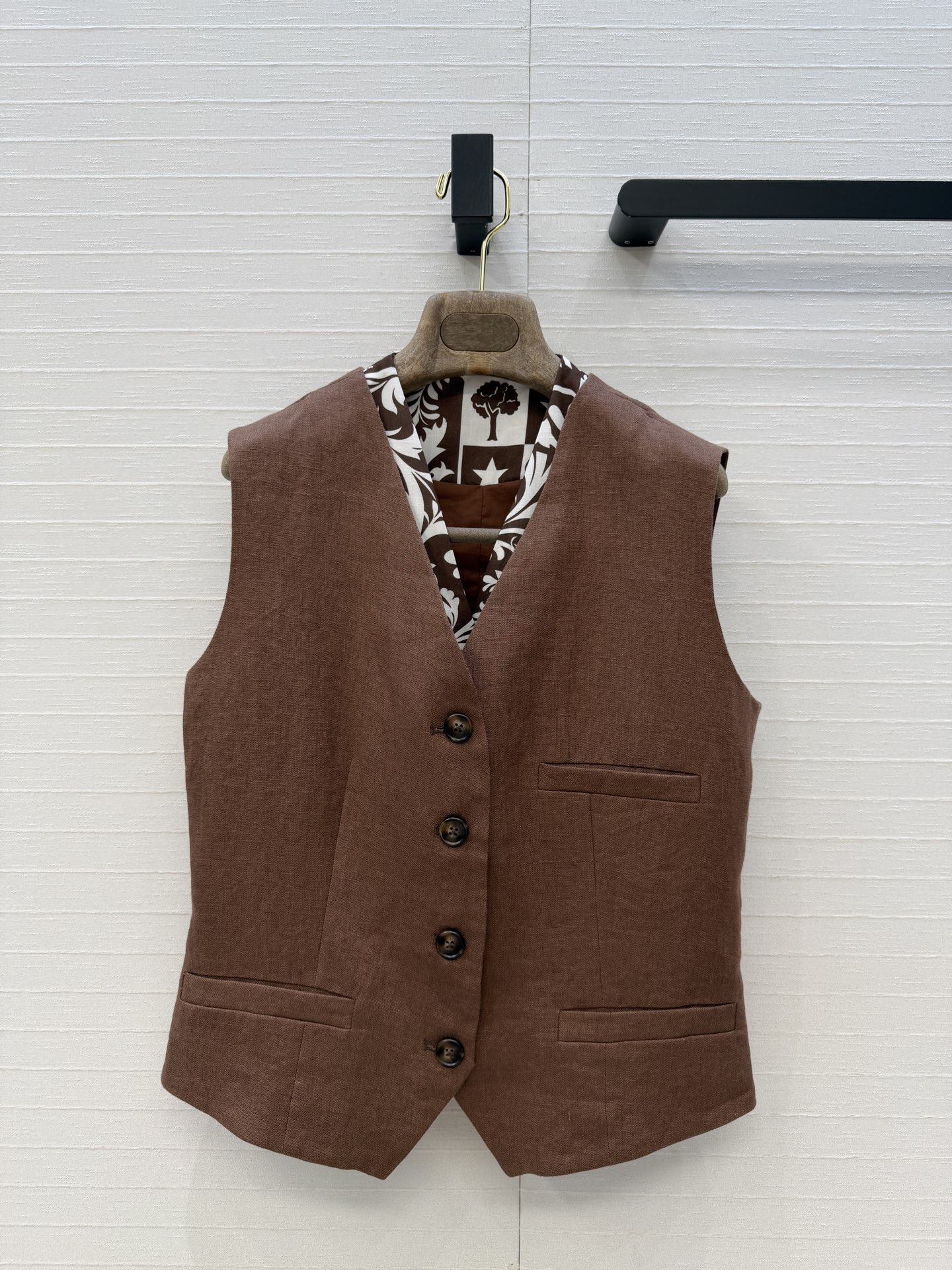 NO:873140,Highly recommend Lp's long-term old-money style outfit, printed and spliced ​​fake two-piece vest!  The classic waist-cinching style makes your upper body look slimmer without being picky!  Highly recommended as a versatile item to keep for yourself!  French retro style. The quality of workmanship depends on the details. Three sizes in one color, S size, bust 90, length 53..., women's clothing, loro piana,19860909强烈推荐Lp 长期主义老钱风穿搭,印花拼接假两件小马甲！经典收腰版型不挑人上身巨显瘦！强烈推荐自留百搭单品！法式复古有腔调.做工品质看细节,一色三码,S码,胸围90,衣长53..,女装,loro piana,,Women's clothing
