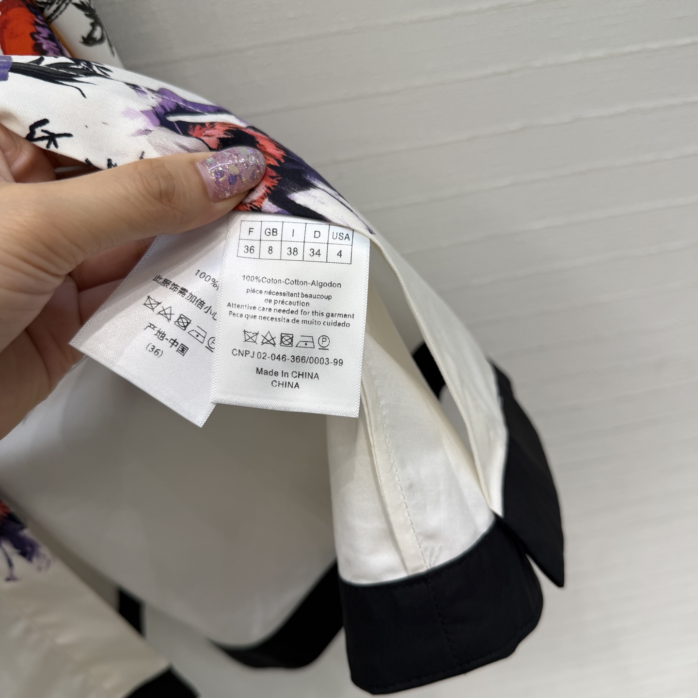 独家首发❤️D*26新品复古花卉衬衫裙。搭配同色系蝴蝶结腰带勾勒腰线，收腰A字裙摆版型设计显瘦又轻松ge