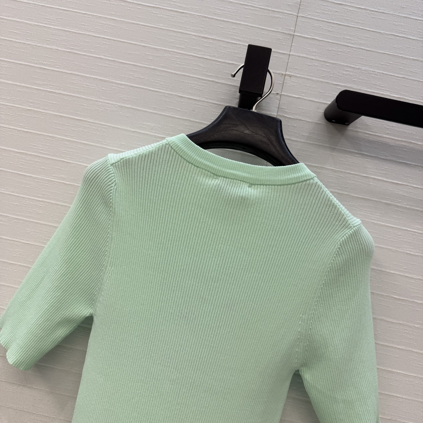 高端品质，Coco*26A手工坊系列新品！水钻花扣针织短袖上衣！💗俏皮又精致，瑞士机工艺进口纱线质感细腻