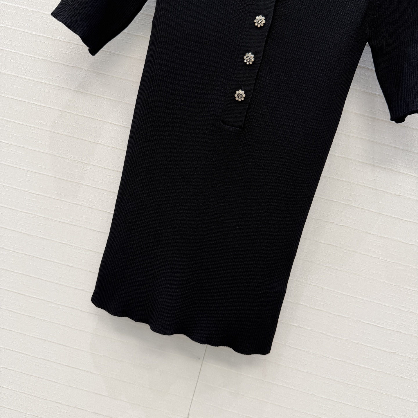 高端品质，Coco*26A手工坊系列新品！水钻花扣针织短袖上衣！💗俏皮又精致，瑞士机工艺进口纱线质感细腻