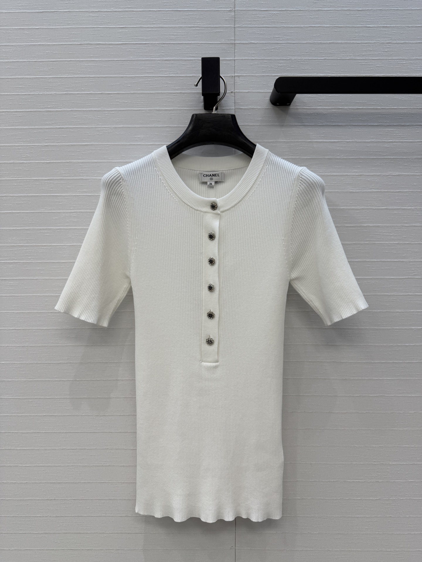 高端品质，Coco*26A手工坊系列新品！水钻花扣针织短袖上衣！💗俏皮又精致，瑞士机工艺进口纱线质感细腻