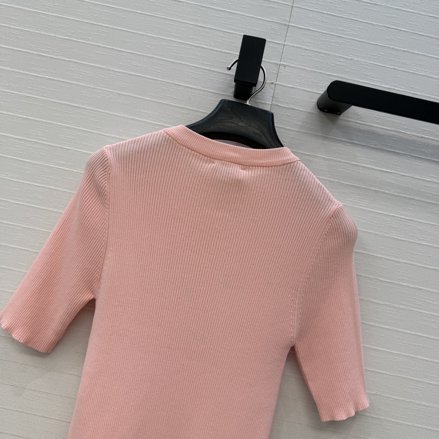 高端品质，Coco*26A手工坊系列新品！水钻花扣针织短袖上衣！💗俏皮又精致，瑞士机工艺进口纱线质感细腻
