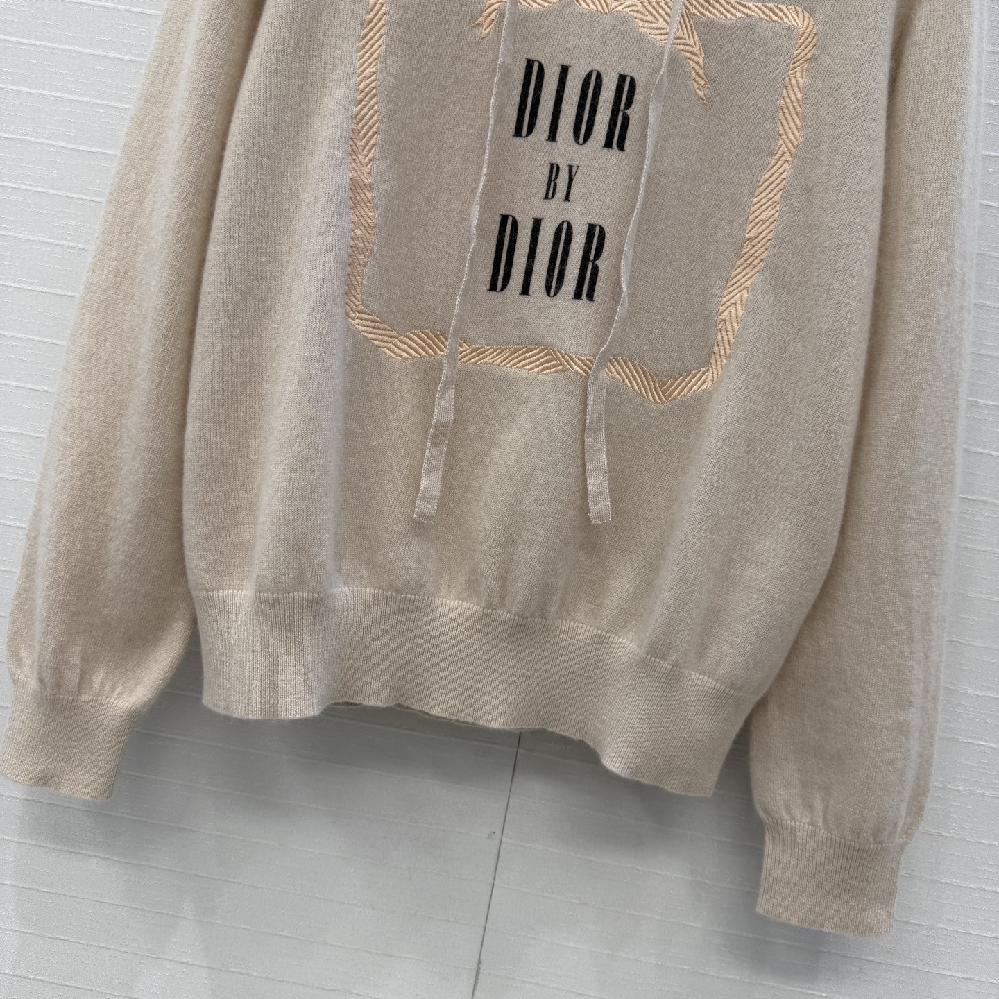原单品质💋Miss D26s早秋新品，花园世界系列刺绣羊绒针织衫。画框刺绣细节满分✨温柔优雅的气质单品，