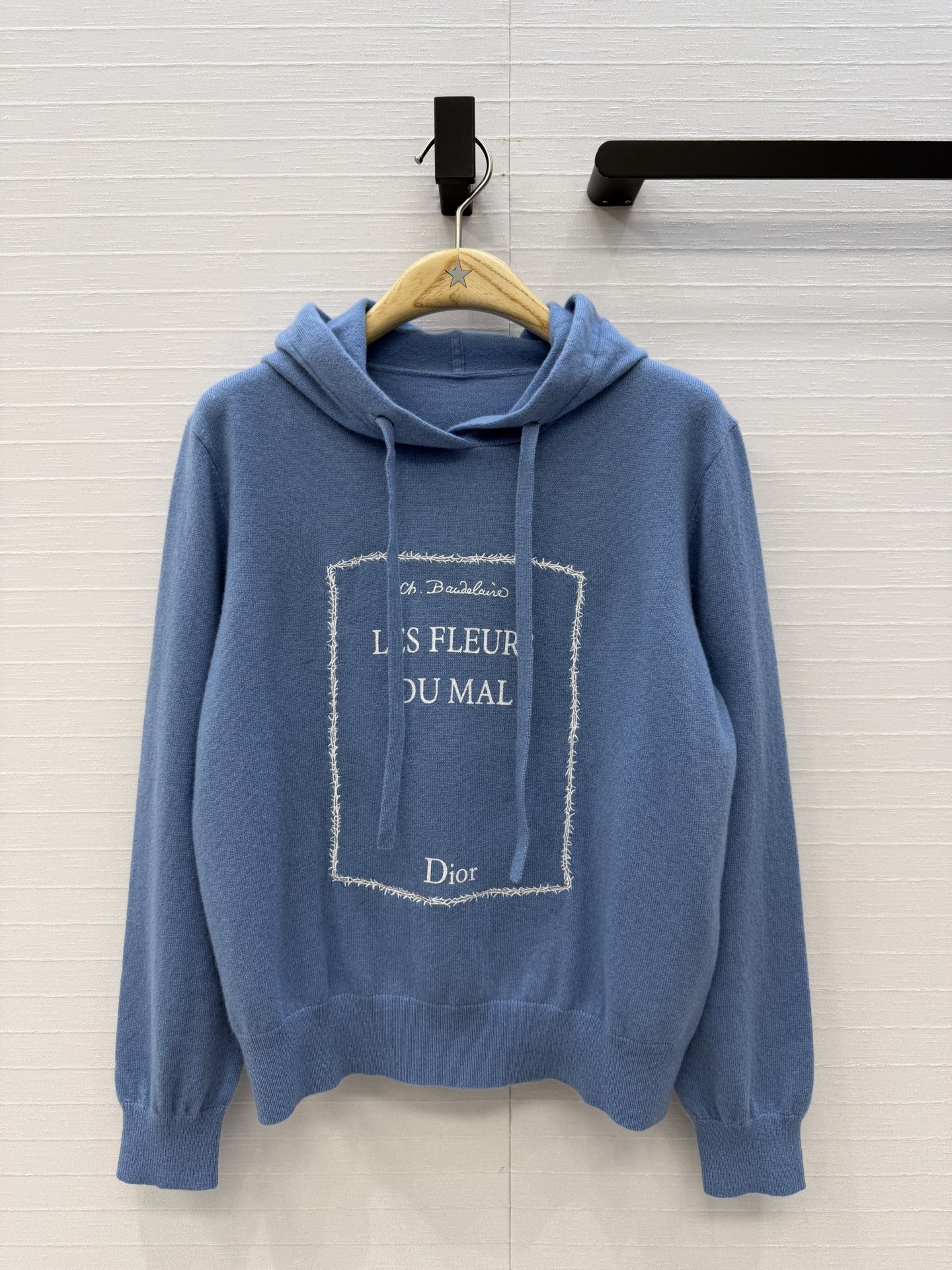 原单品质💋Miss D26s早秋新品，花园世界系列刺绣羊绒针织衫。画框刺绣细节满分✨温柔优雅的气质单品，