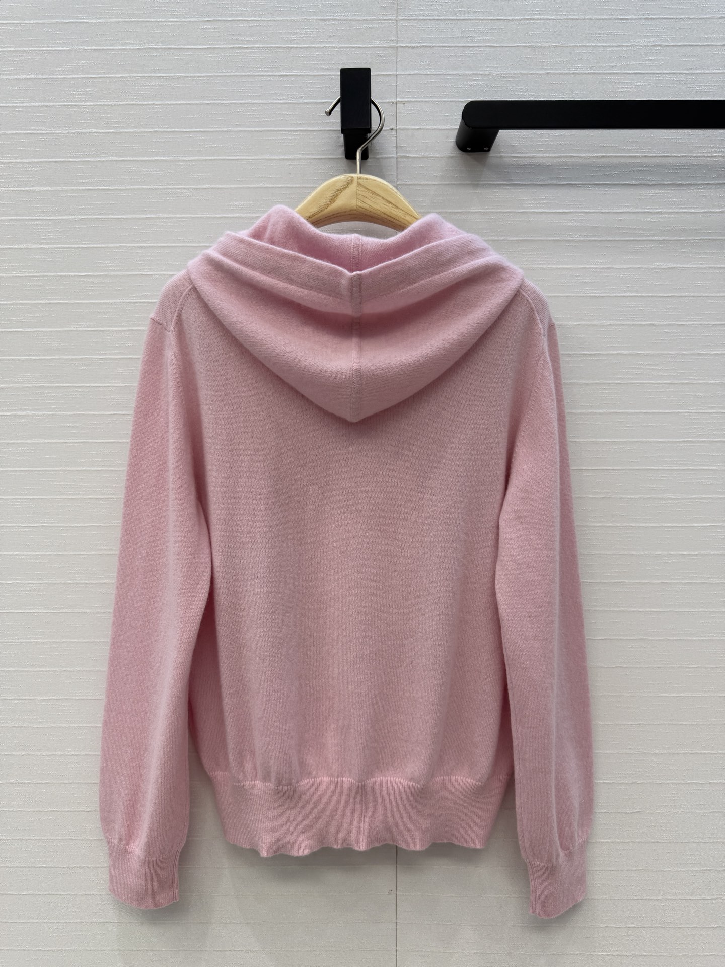 原单品质💋Miss D26s早秋新品，花园世界系列刺绣羊绒针织衫。画框刺绣细节满分✨温柔优雅的气质单品，