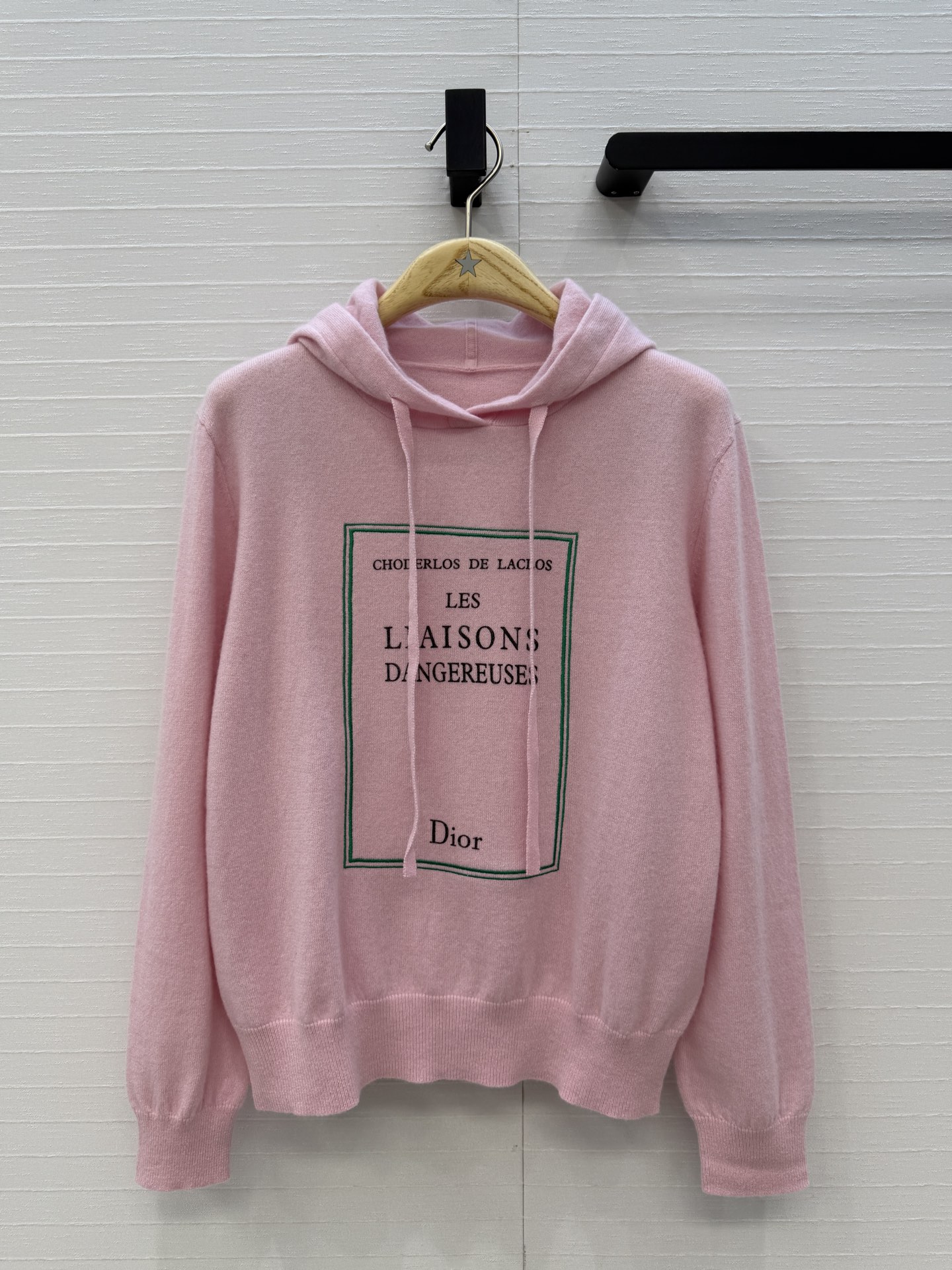 原单品质💋Miss D26s早秋新品，花园世界系列刺绣羊绒针织衫。画框刺绣细节满分✨温柔优雅的气质单品，