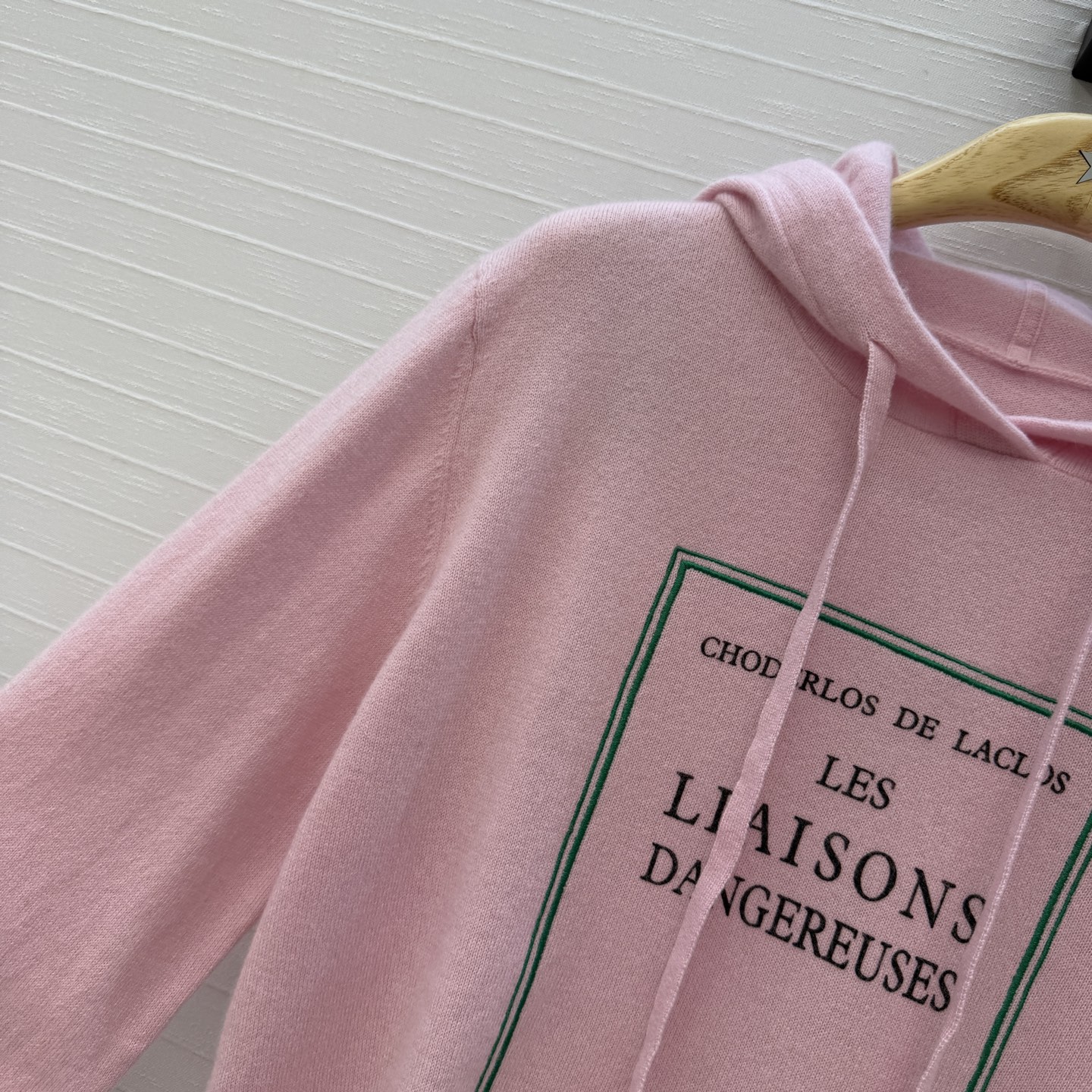 原单品质💋Miss D26s早秋新品，花园世界系列刺绣羊绒针织衫。画框刺绣细节满分✨温柔优雅的气质单品，