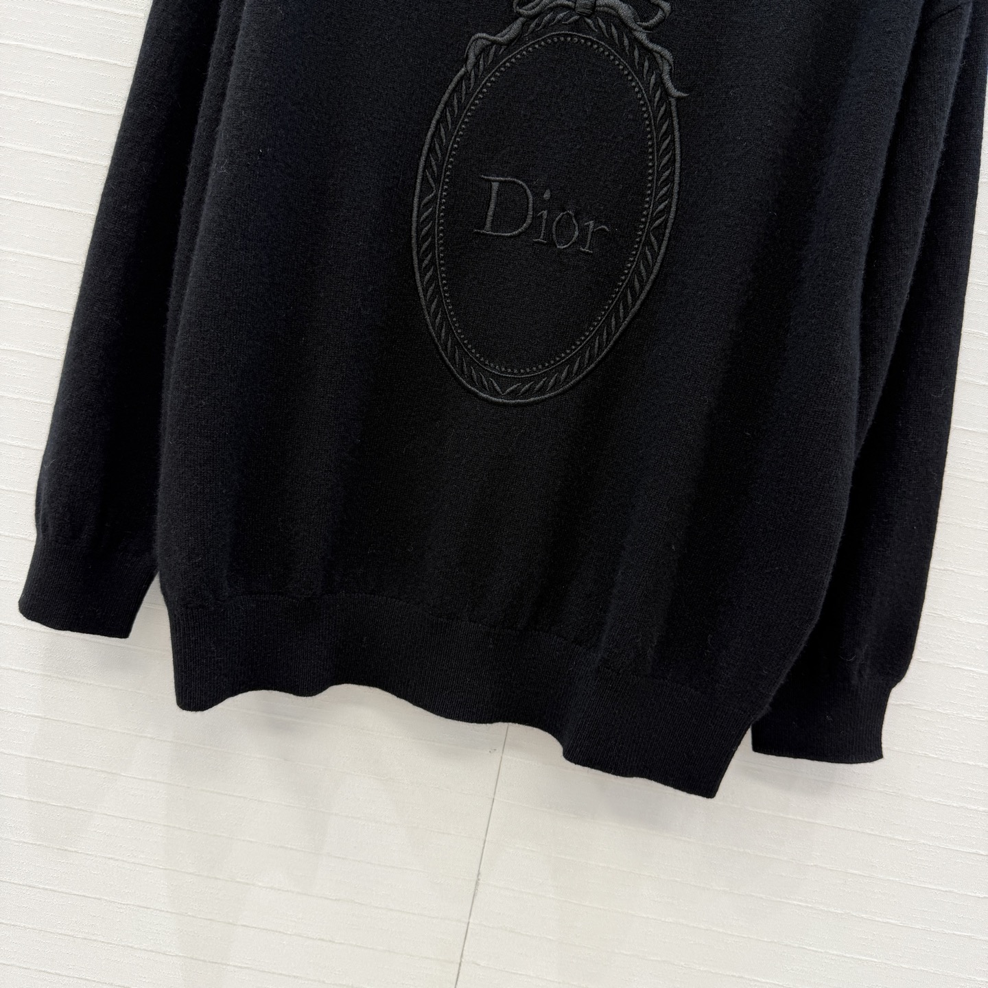 原单品质💋Miss D26s早秋新品，花园世界系列刺绣羊绒针织衫。蝴蝶结🎀画框刺绣细节满分✨温柔优雅的气