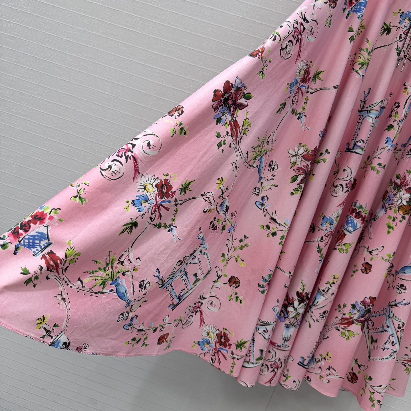 高端品质❤️Dio*26早春新品iviera系列 彩色小花束印花长半裙！重新诠释 Dior 经典图案。纯