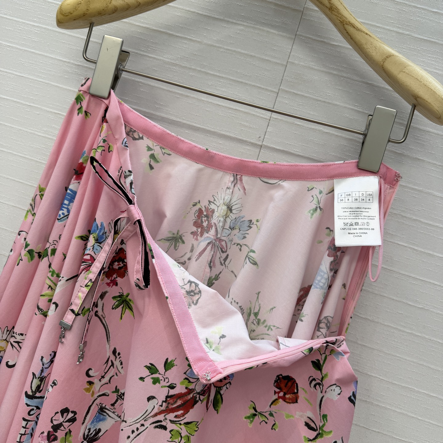 高端品质❤️Dio*26早春新品iviera系列 彩色小花束印花长半裙！重新诠释 Dior 经典图案。纯