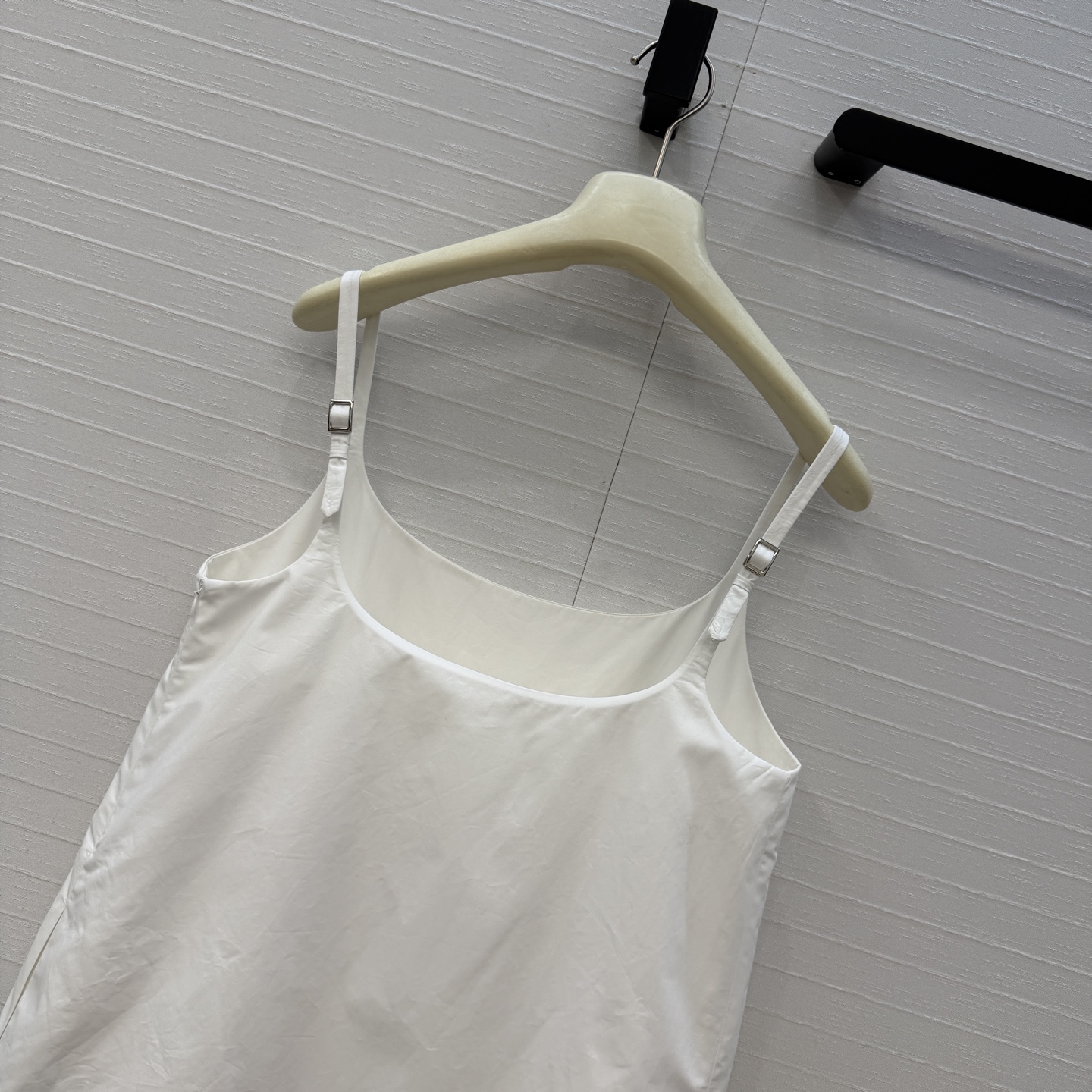 独家首发❤️Alai*26新品重工流苏吊带裙，极简中的高级都市浪漫度假风，双层棉府绸面料打造直筒版型上身