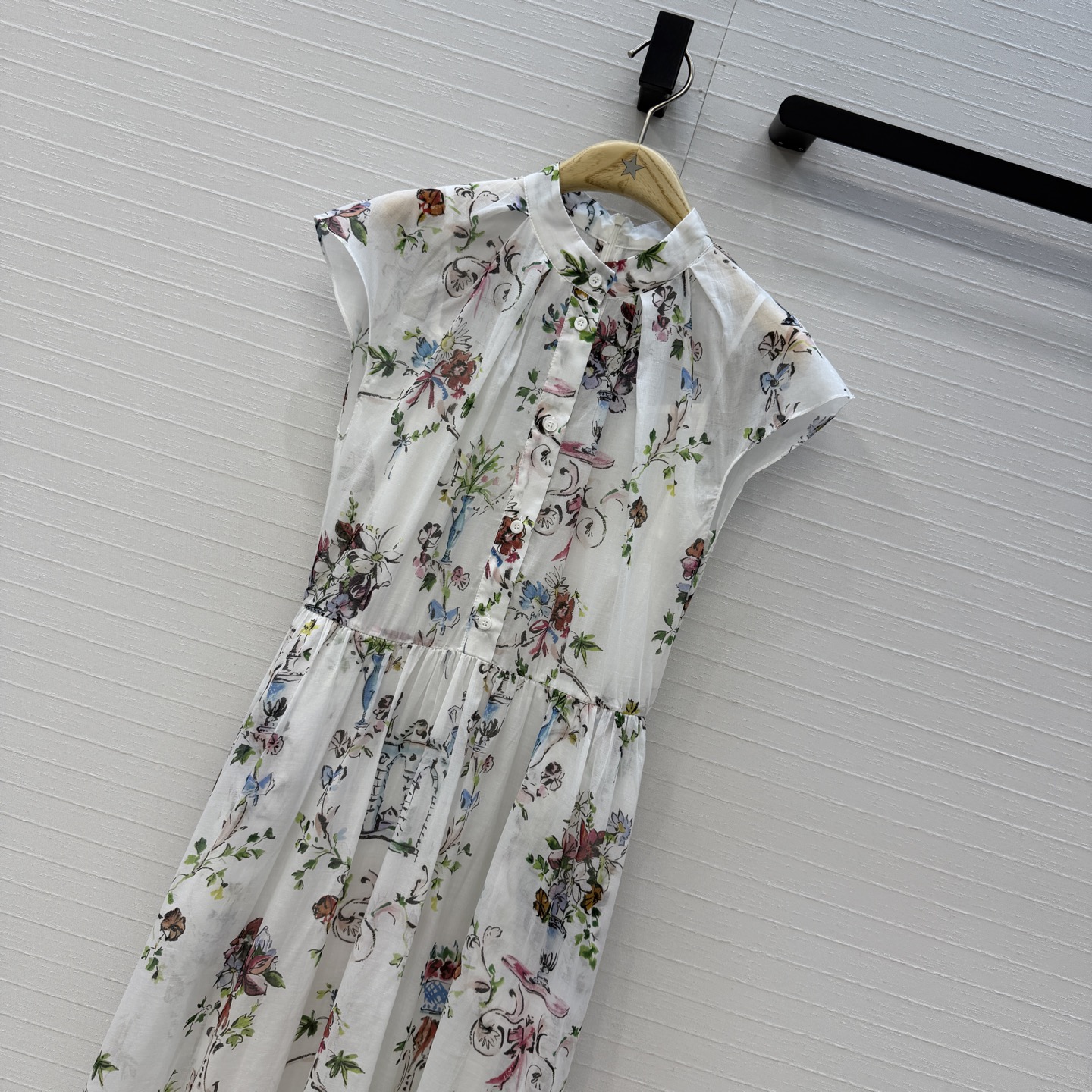 高端品质❤️Dio*26早春新品iviera系列 彩色花束印花长裙！重新诠释 Dior 经典图案。定制进