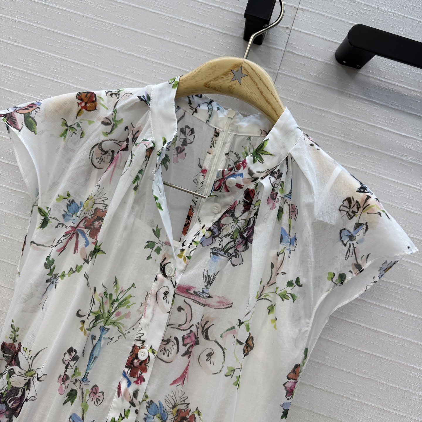 高端品质❤️Dio*26早春新品iviera系列 彩色花束印花长裙！重新诠释 Dior 经典图案。定制进
