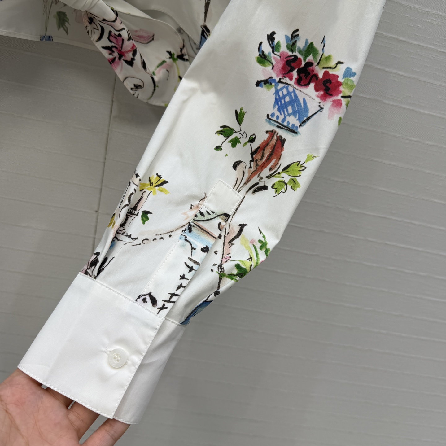 强烈推荐❤️ Dio*26新品iviera系列 彩色花束印花衬衫，重新诠释 Dior 经典图案。气质褶式