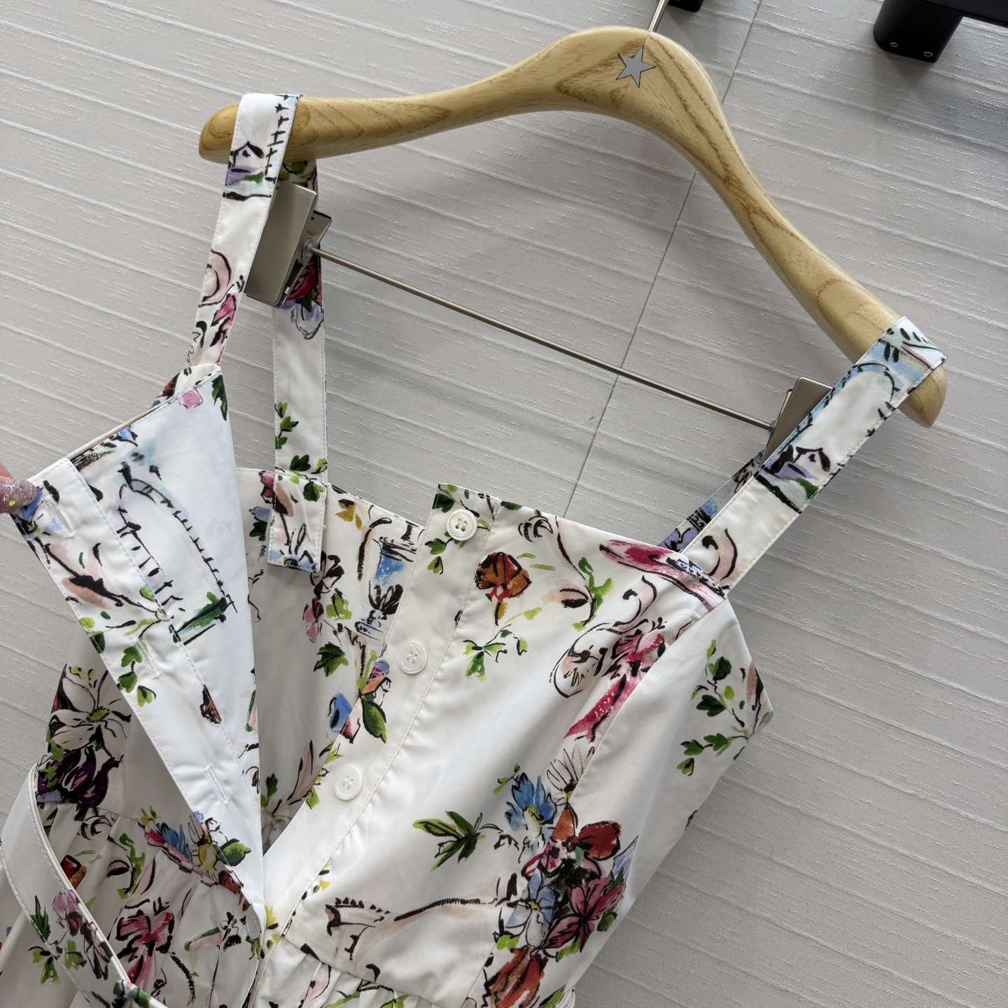 独家首发❤️Dio*26新品 花束印花吊带长裙，法式优雅浪漫氛围感拉满，方领吊带 单排扣收腰A裁裙摆版型