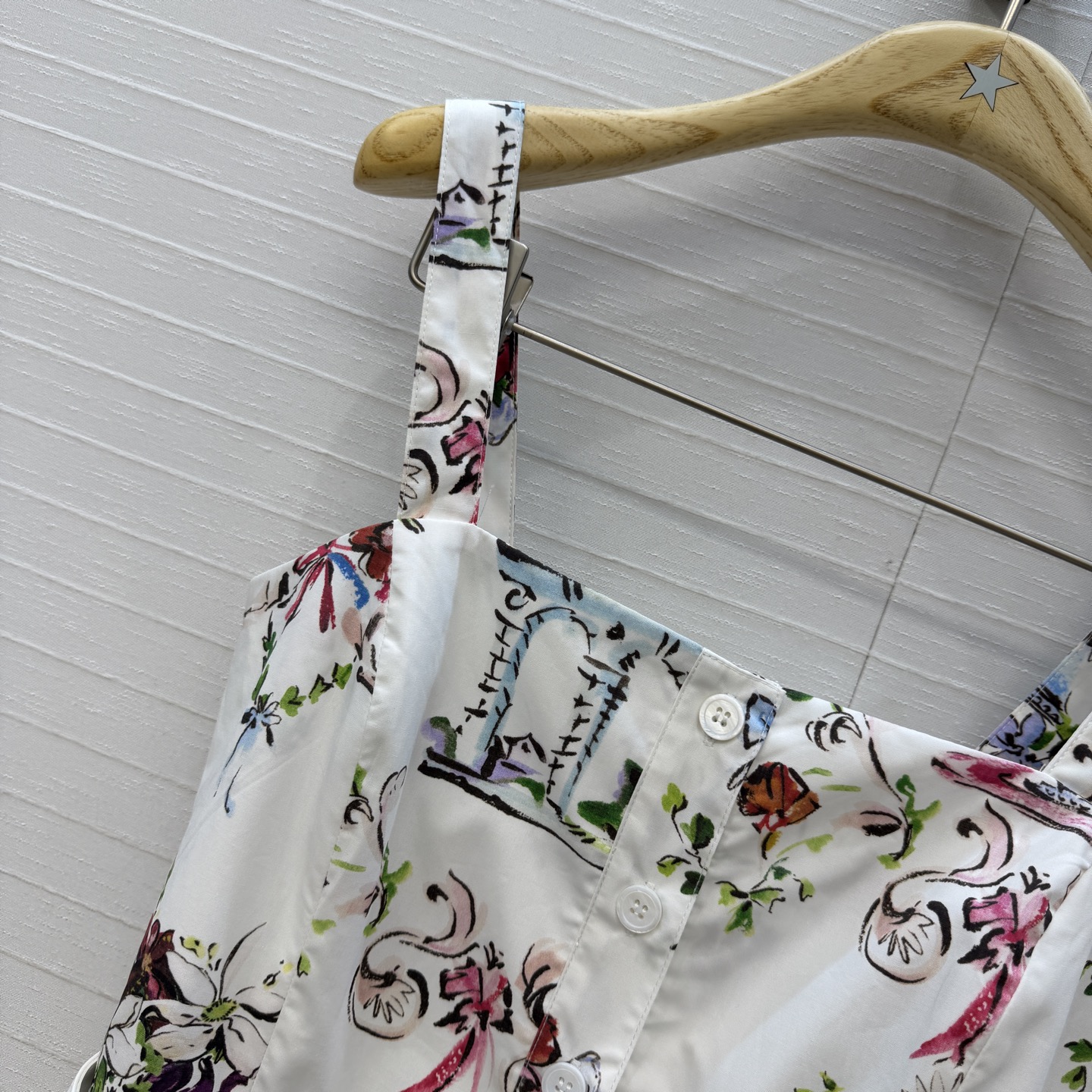 独家首发❤️Dio*26新品 花束印花吊带长裙，法式优雅浪漫氛围感拉满，方领吊带 单排扣收腰A裁裙摆版型