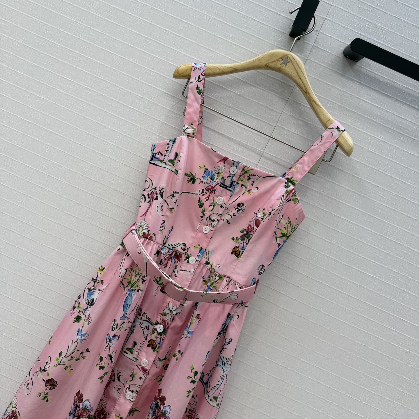 独家首发❤️Dio*26新品 花束印花吊带长裙，法式优雅浪漫氛围感拉满，方领吊带 单排扣收腰A裁裙摆版型