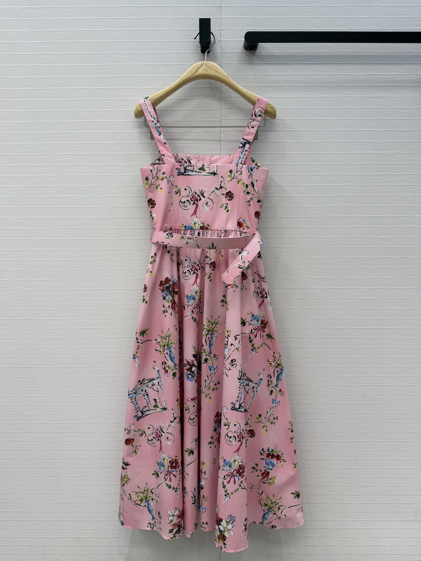 独家首发❤️Dio*26新品 花束印花吊带长裙，法式优雅浪漫氛围感拉满，方领吊带 单排扣收腰A裁裙摆版型